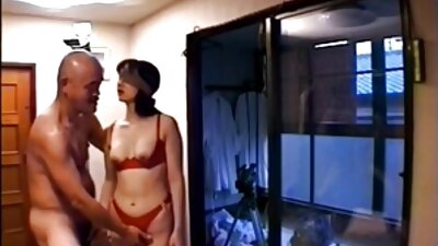 Slutty ພັນລະຍາມີຄວາມສຸກສີດໍາຕໍ່ຫນ້າຜົວ