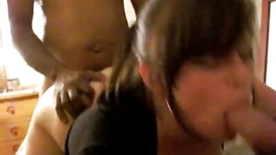 Hot Brunette Babe Teases ໃນ Webcam
