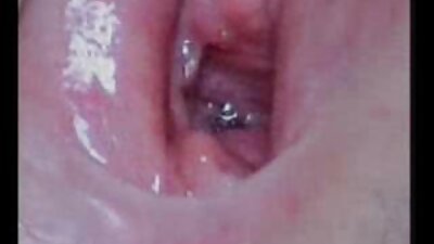 ຮ້ອນ Boobed ໃຫຍ່ Brunette ໃຫ້ Blowjob ທີ່ສົມບູນແບບແລະ Titjob