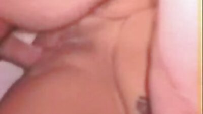 ຜູ້ຊາຍອາຍຸ Kinky ແນະນໍາເດັກຍິງຫນຸ່ມກັບ Gang Bang